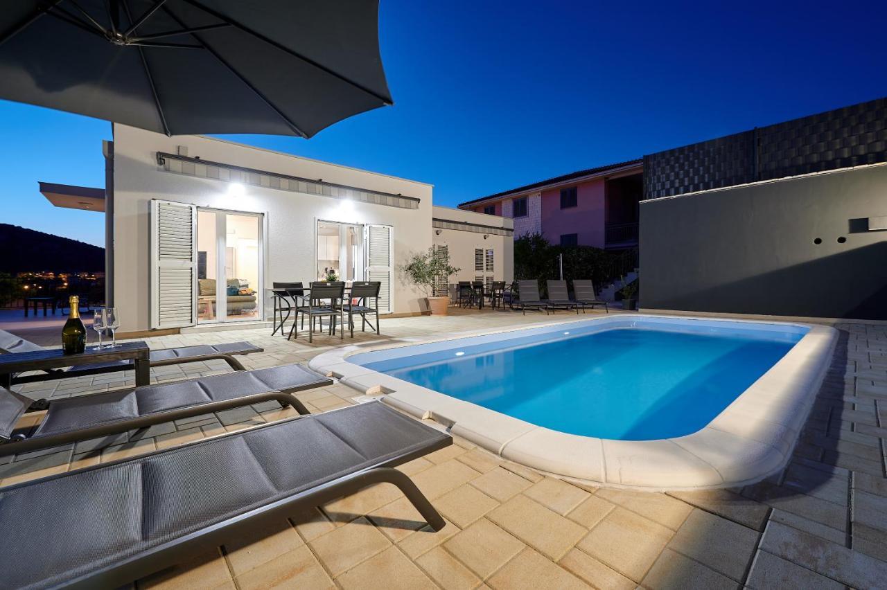 Nela & Sara - 2 Apartments With Heated Swimming Pool เซเกต วรันยีชา ภายนอก รูปภาพ
