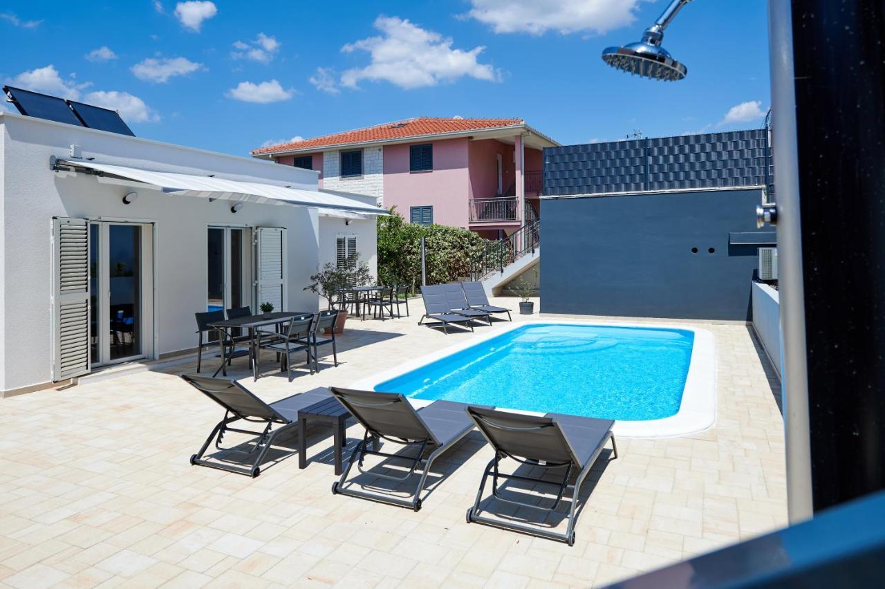 Nela & Sara - 2 Apartments With Heated Swimming Pool เซเกต วรันยีชา ภายนอก รูปภาพ